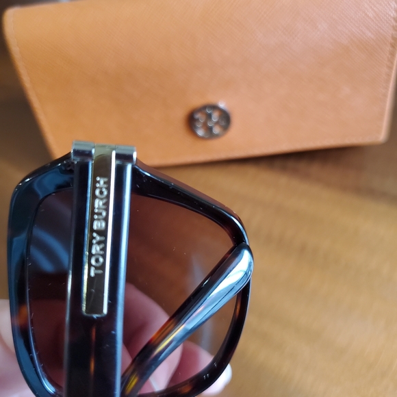 Tory Burch sunglasses. Gorgeous style and very pretty colour - Picture 12 of 13